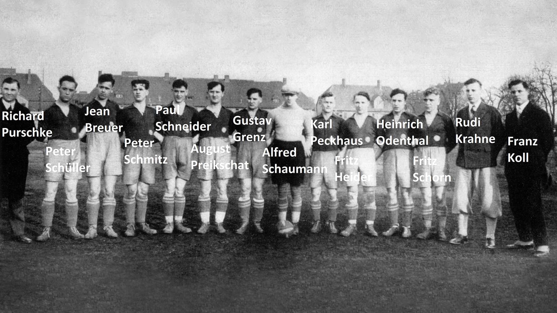 1931-Aufstiegsmannschaft-Bezirksliga-mit-Namen-Platz-an-der-Musikschule.jpg