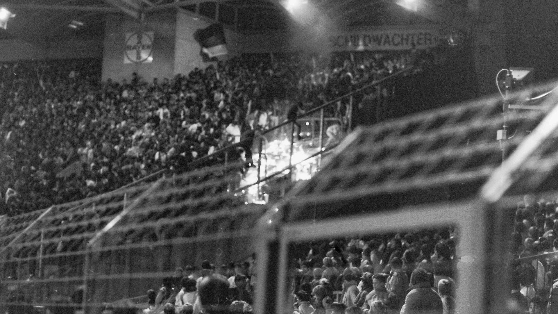 19871104_Fans_1.jpg