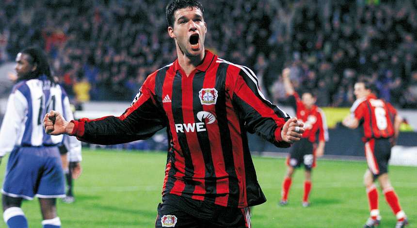 2001-12-04_Deportivo_79_Minute_3-0_Michael_Ballack.jpg