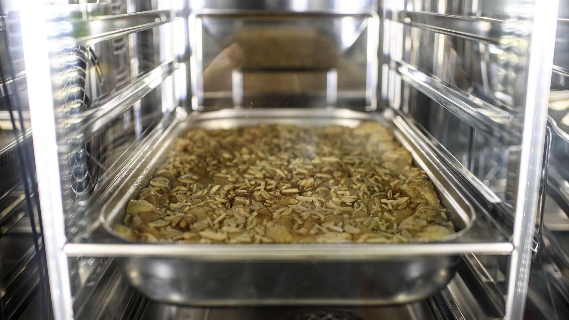 Alexander Wagner und sein Team beim Kochen für die Werkself