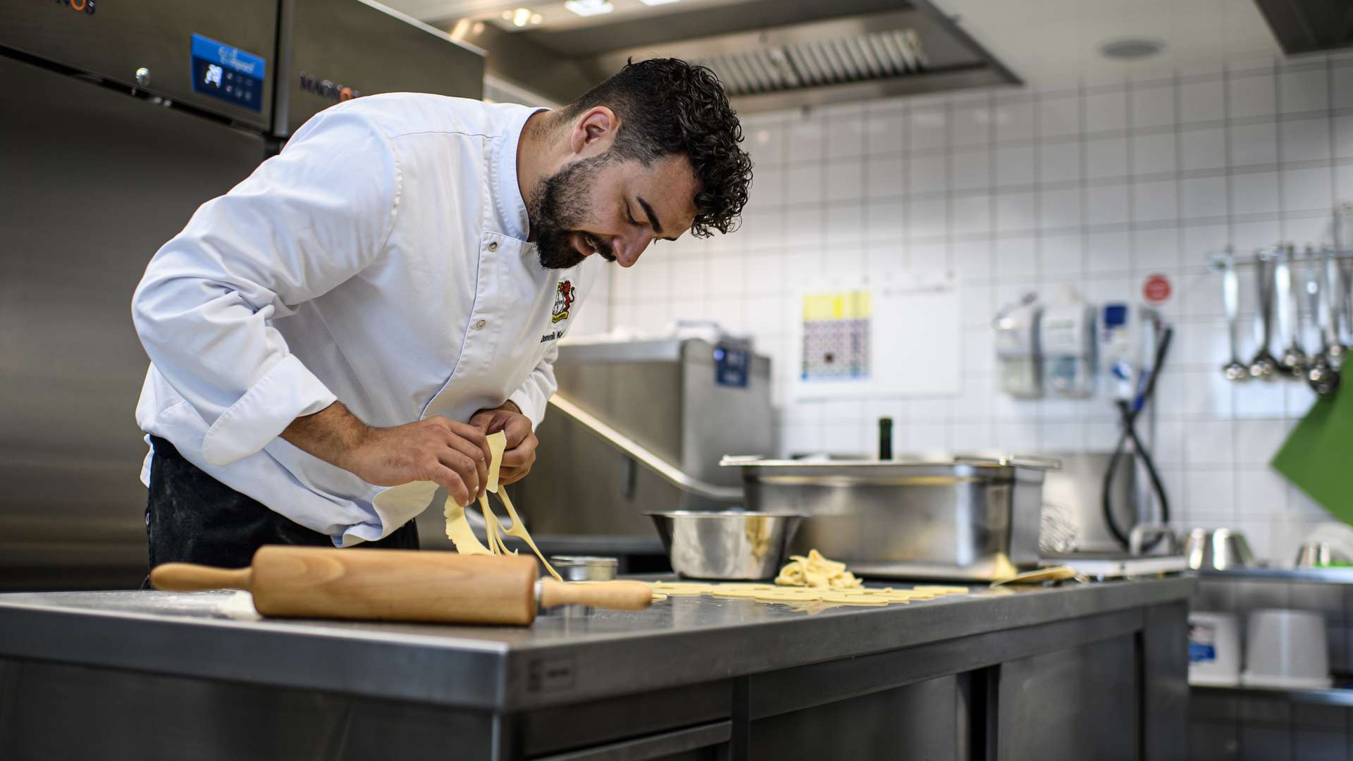 Alexander Wagner und sein Team beim Kochen für die Werkself