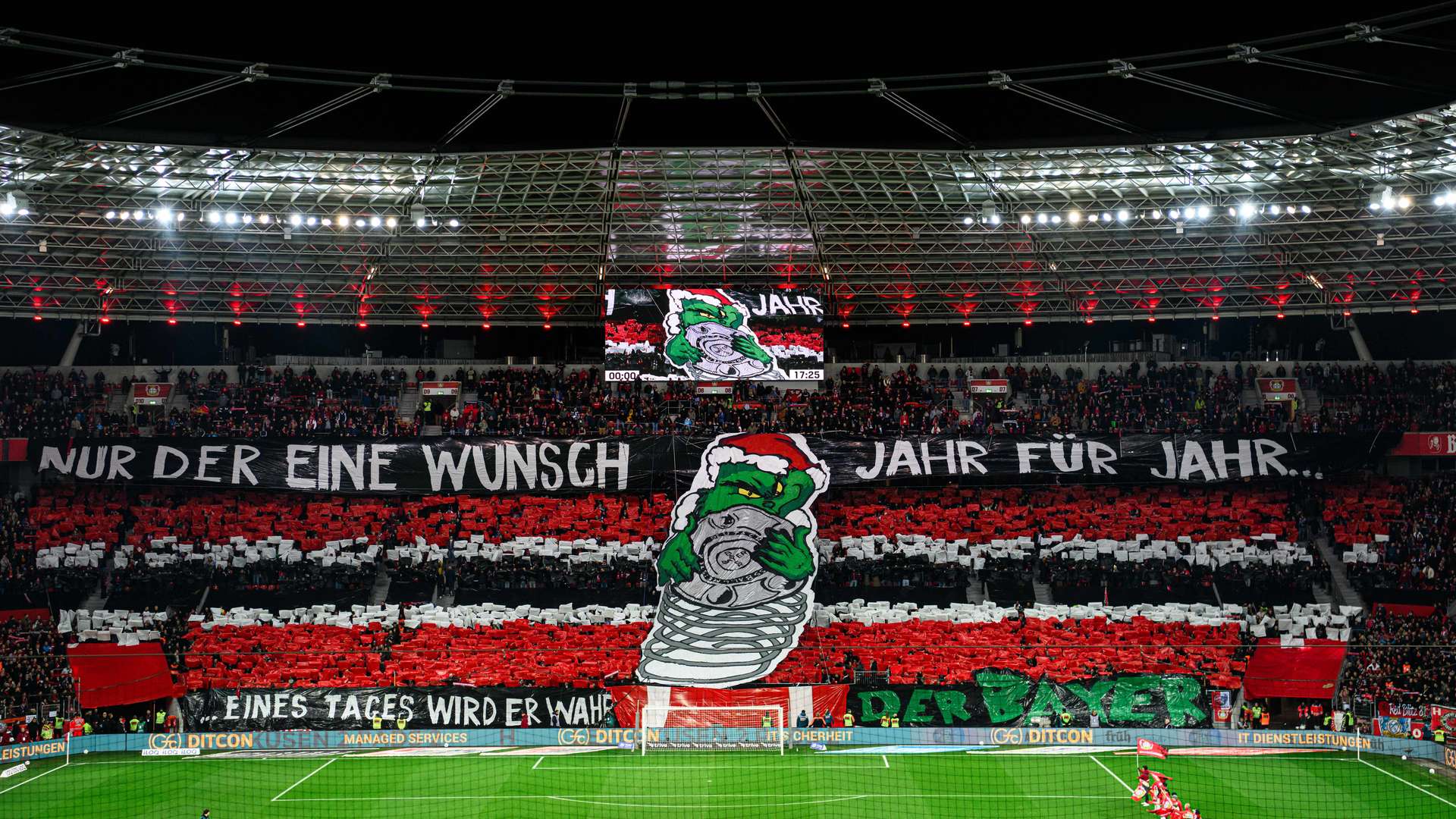 Tifo de la afición en el BayArena