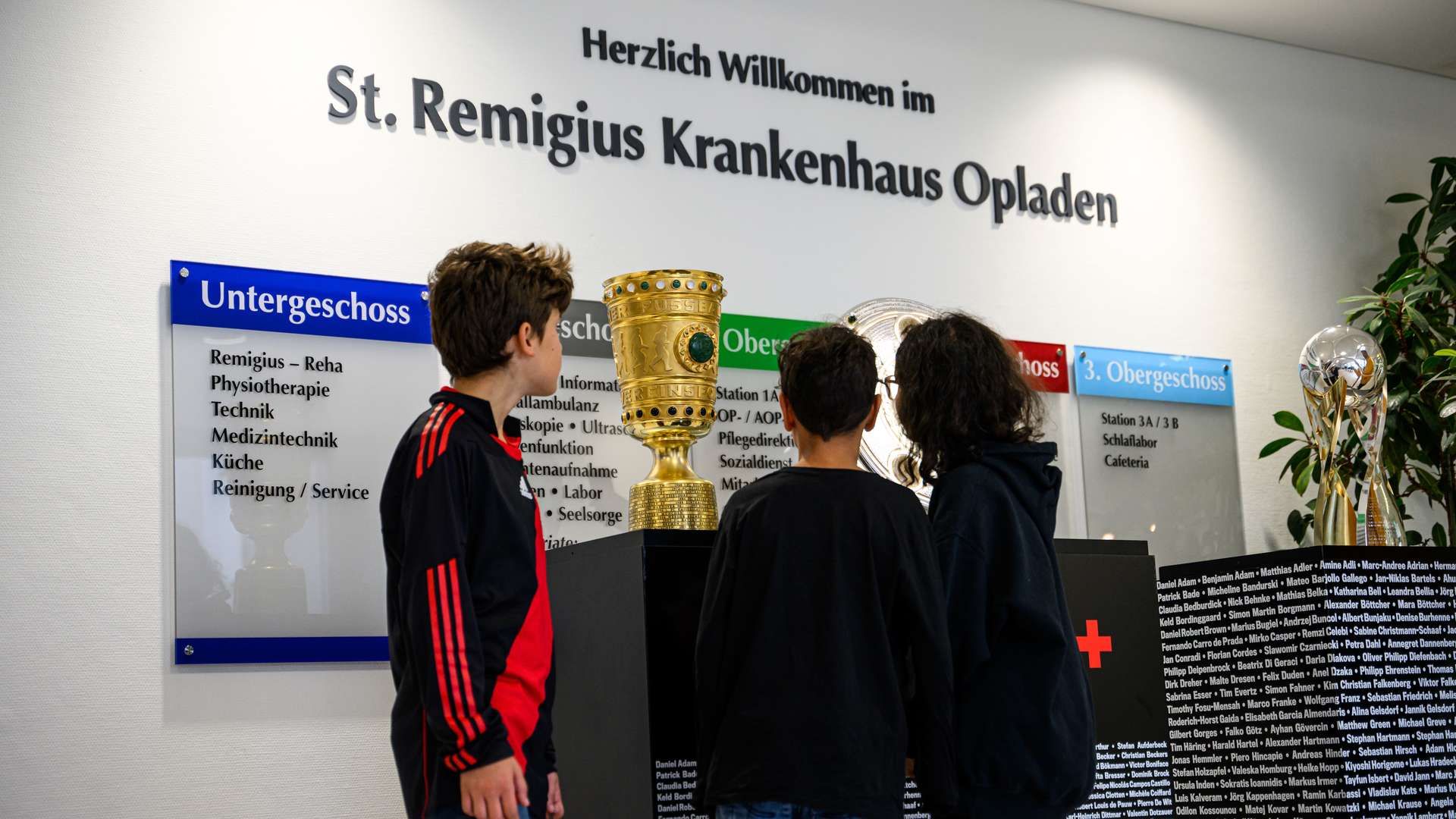 Trophäen im St. Remigius Krankenhaus Opladen