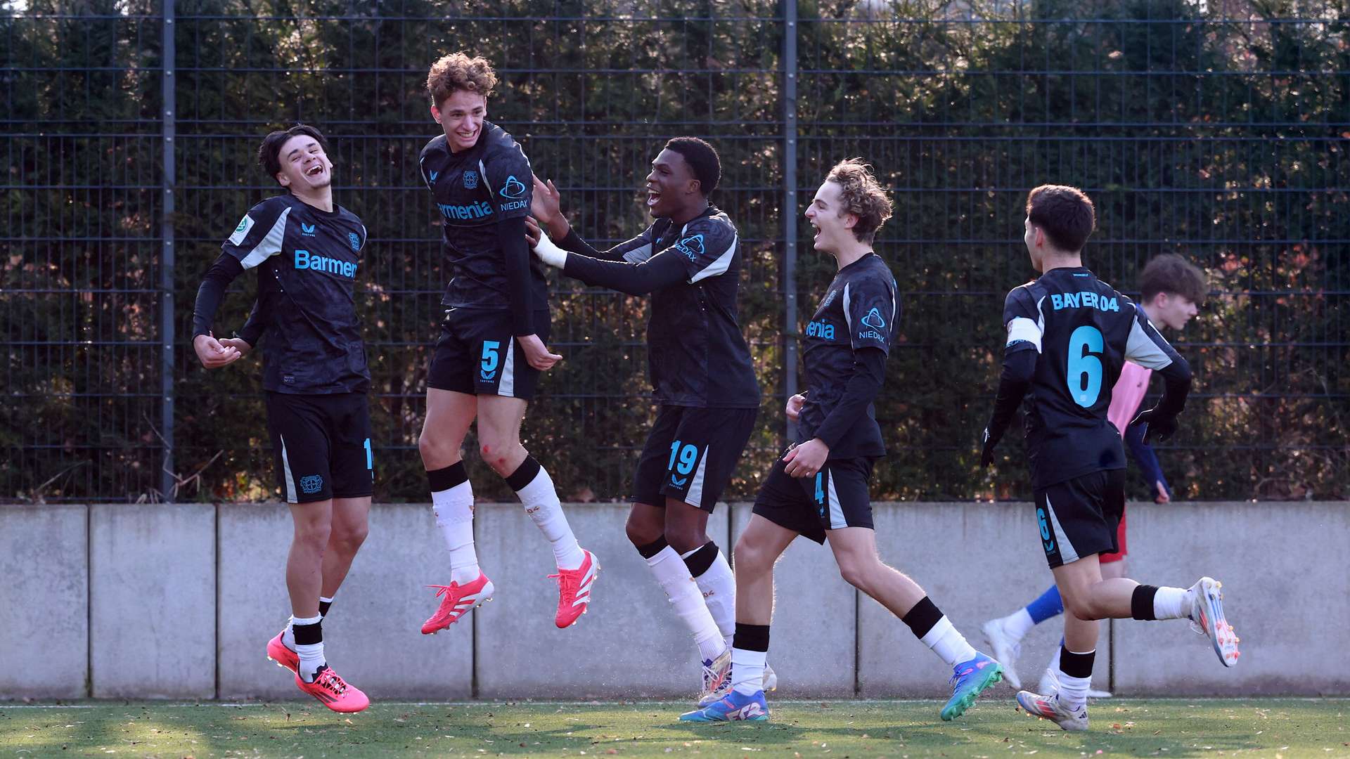 U19 von Bayer 04 gewinnt gegen den HSV