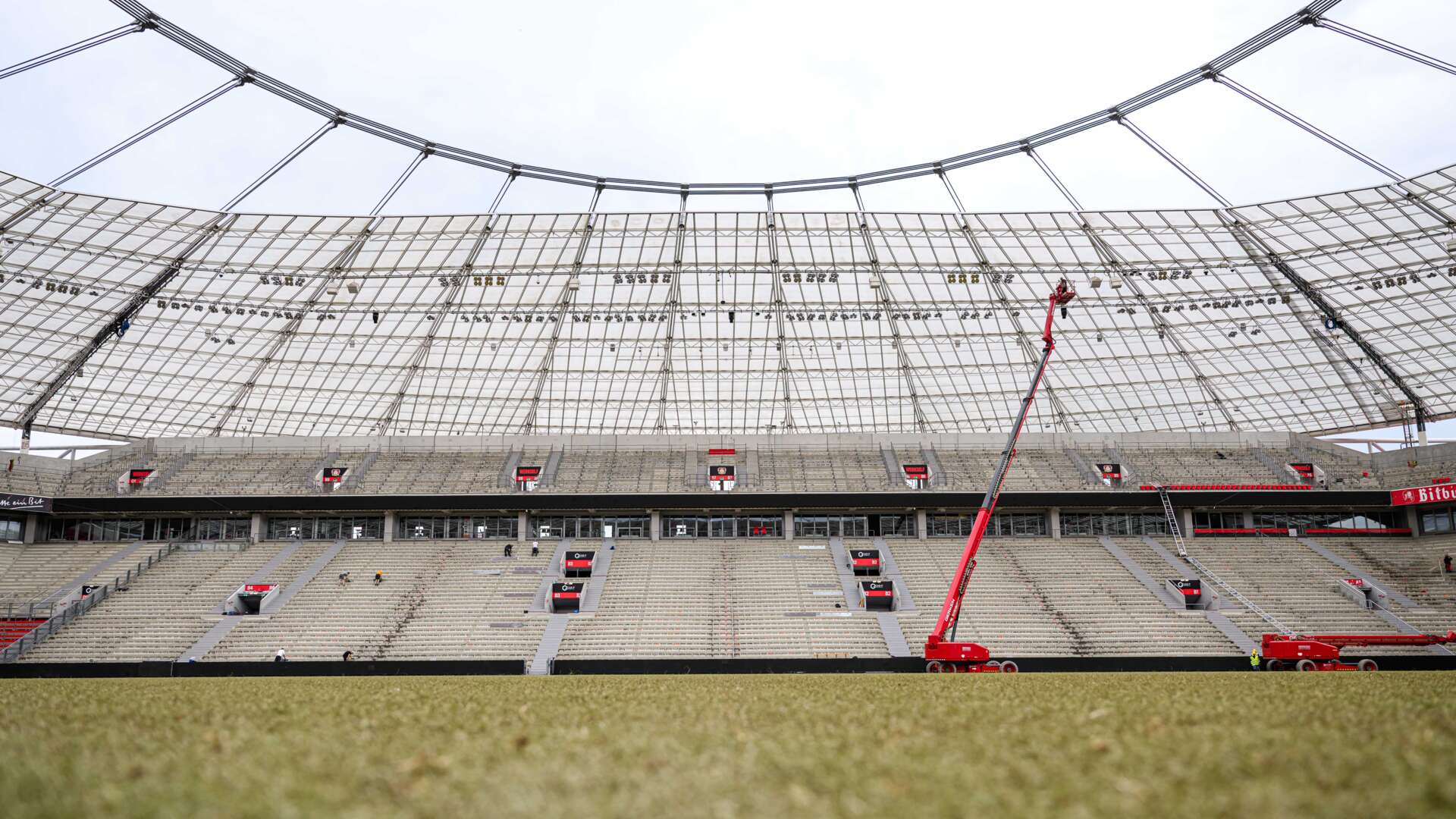 Die BayArena ohne Bestuhlung