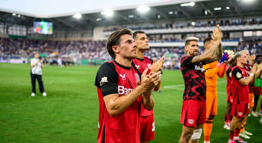 Jonas Hofmann und Co. nach Abpfiff bei den Fans