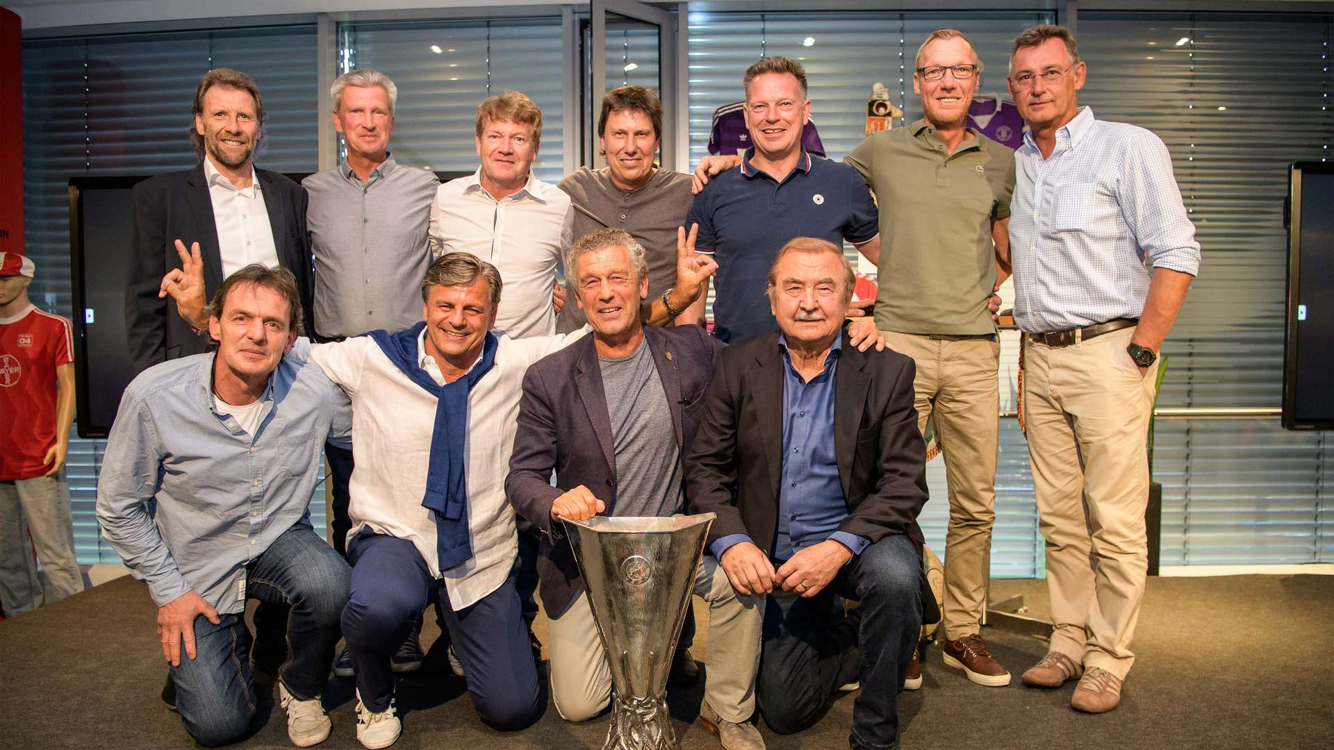 Stimmungsvolle Jubiläumsfeier der UefaCupSieger Bayer04.de