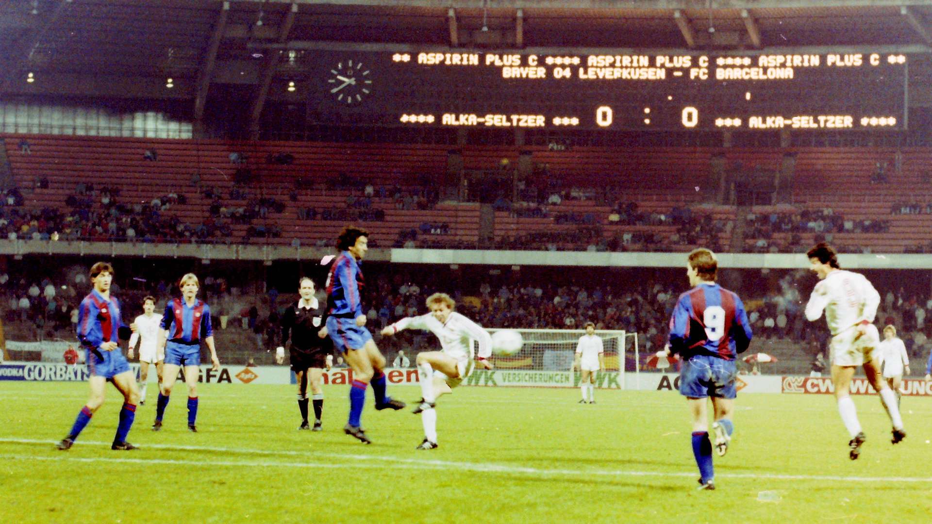 Bayer04_FC_Barcelona_1988_5.jpg