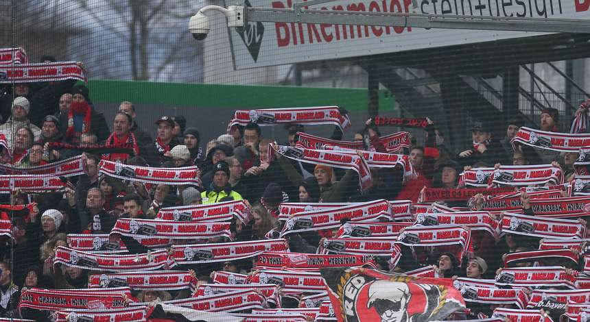 Bayer_04_Fans.jpg