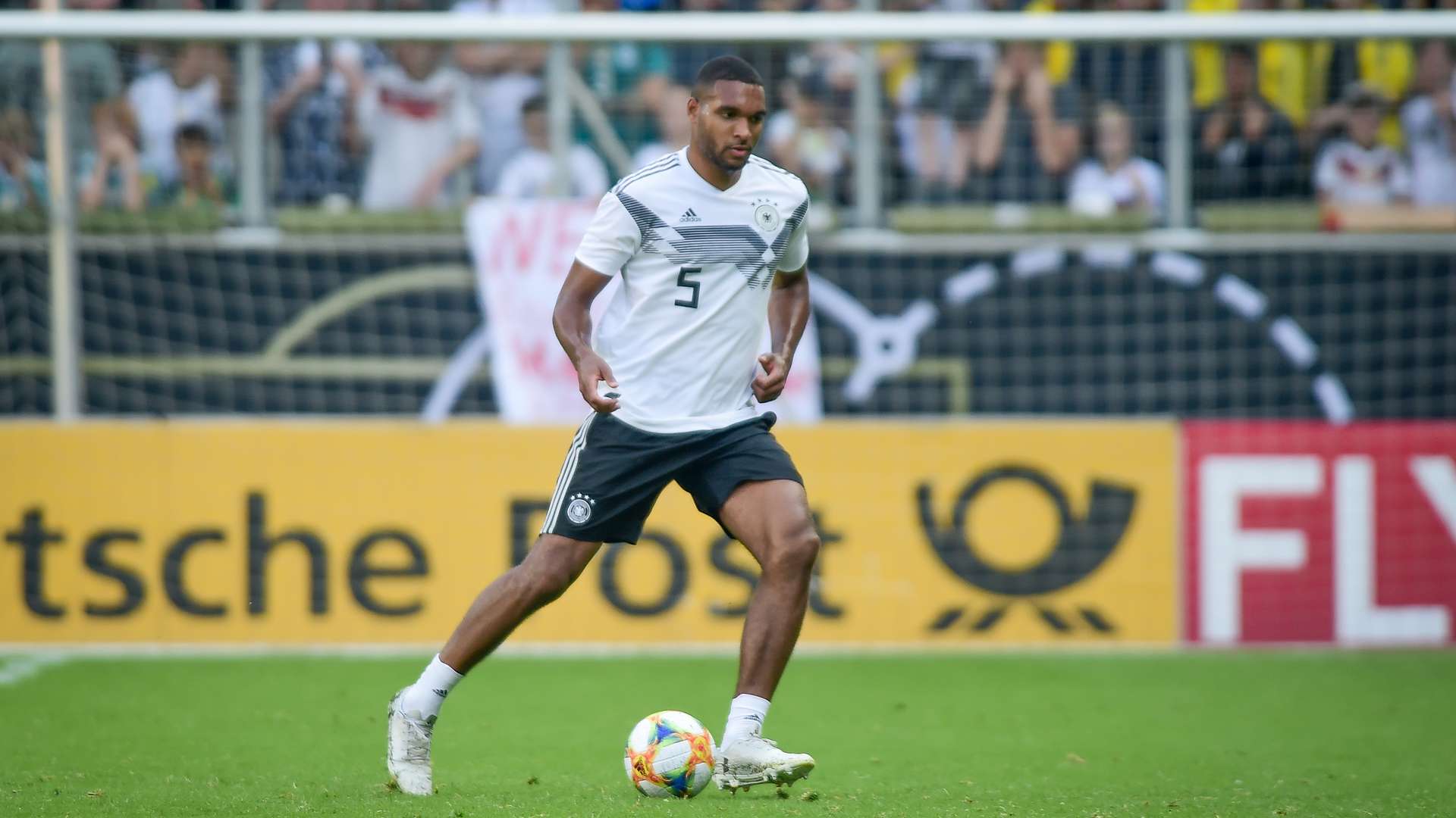 Jonathan_Tah_DFB_Trainingspiel_49754.jpg