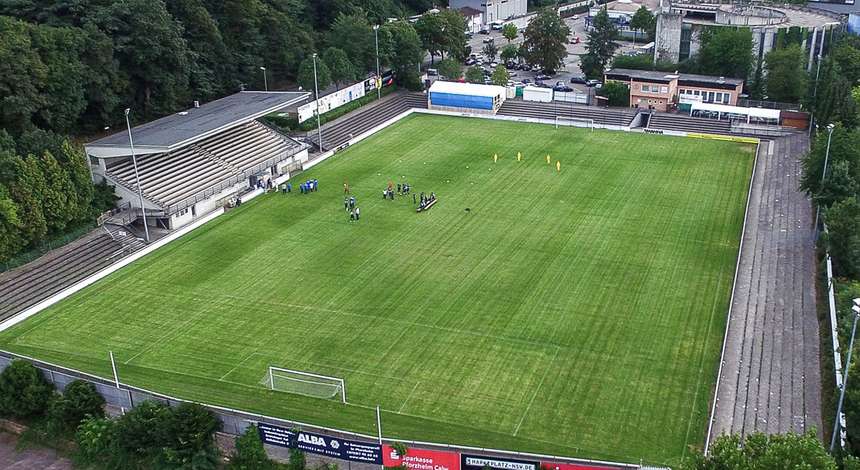 Pforzheim_Holzhofstadion.jpg