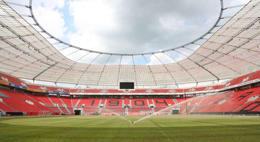 Sommerpause? – Nicht für unsere Rasenmeister! | Bayer04.de