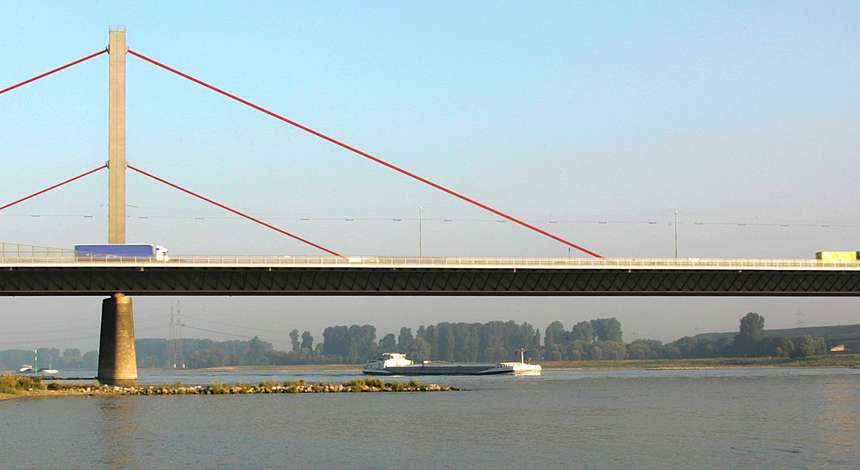 Rheinbruecke.jpg