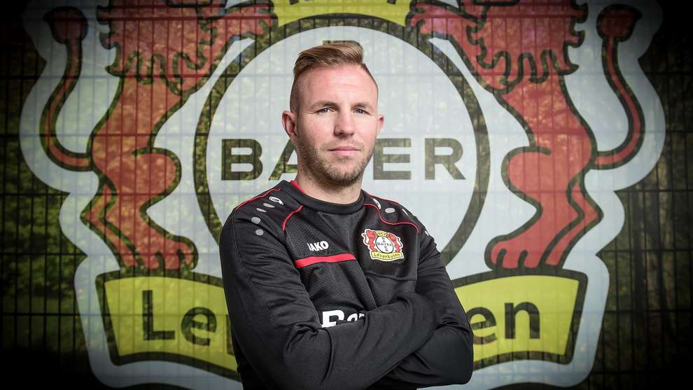Pierre De Wit Das Kreuz mit dem Knie Bayer04.de