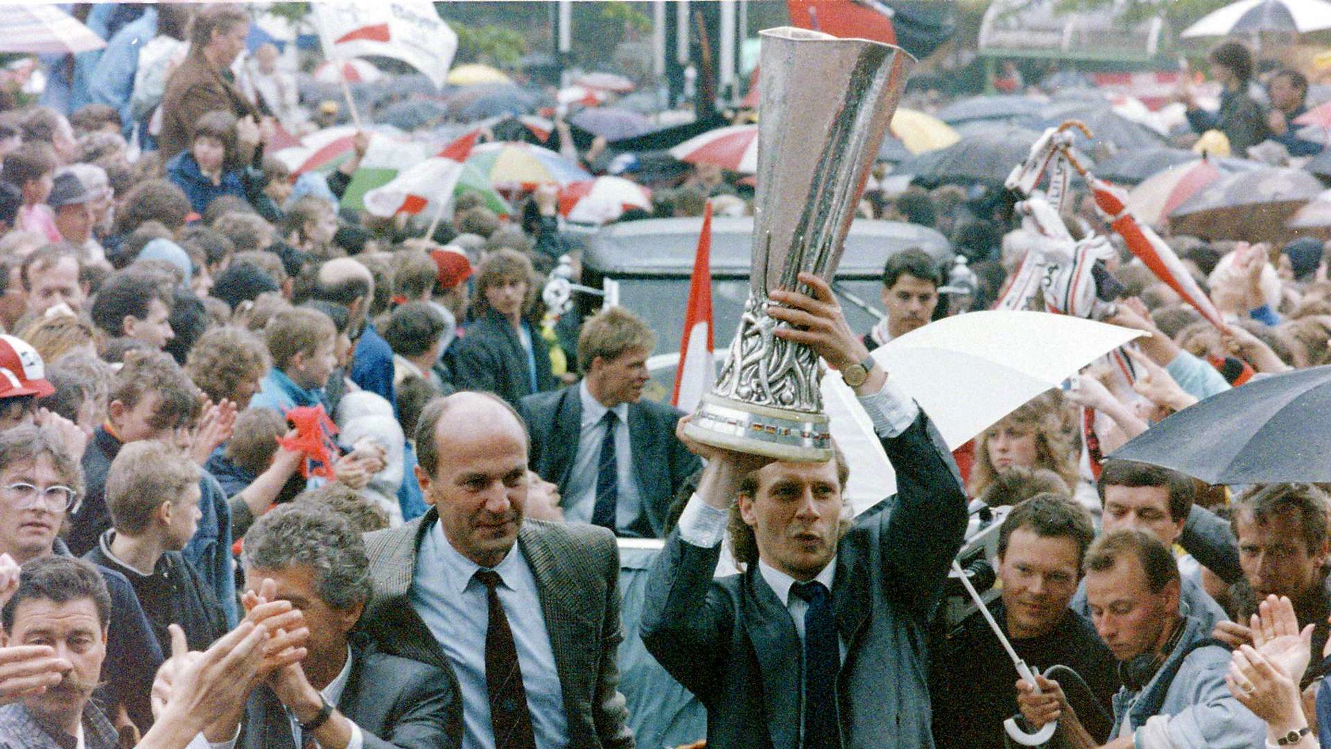 UEFA_Cup_Pokalsieg_1988_Finale_11.jpg