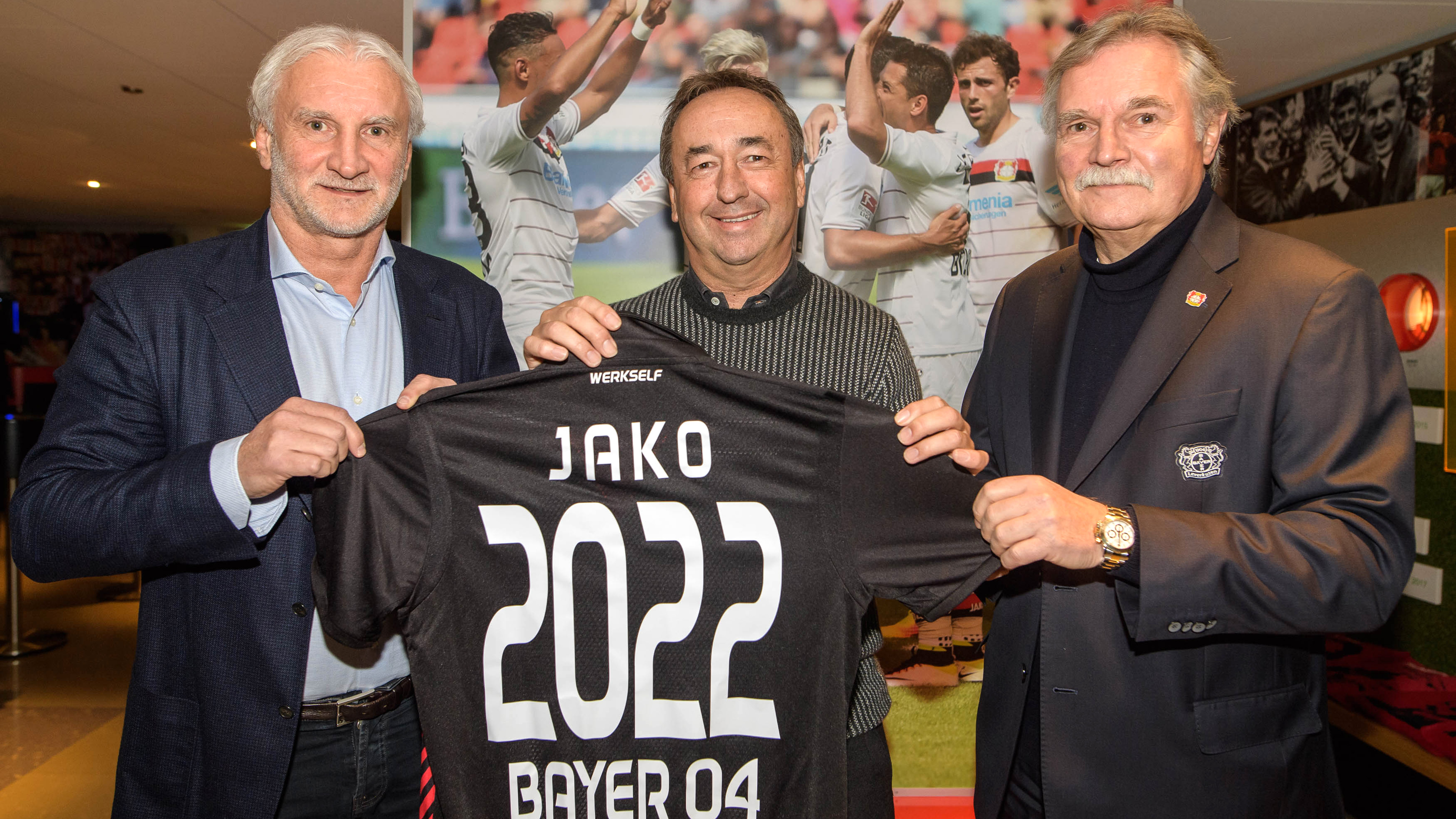 Jako Roder Bayer 04 and JAKO extend contract to 2022 | Bayer04.de