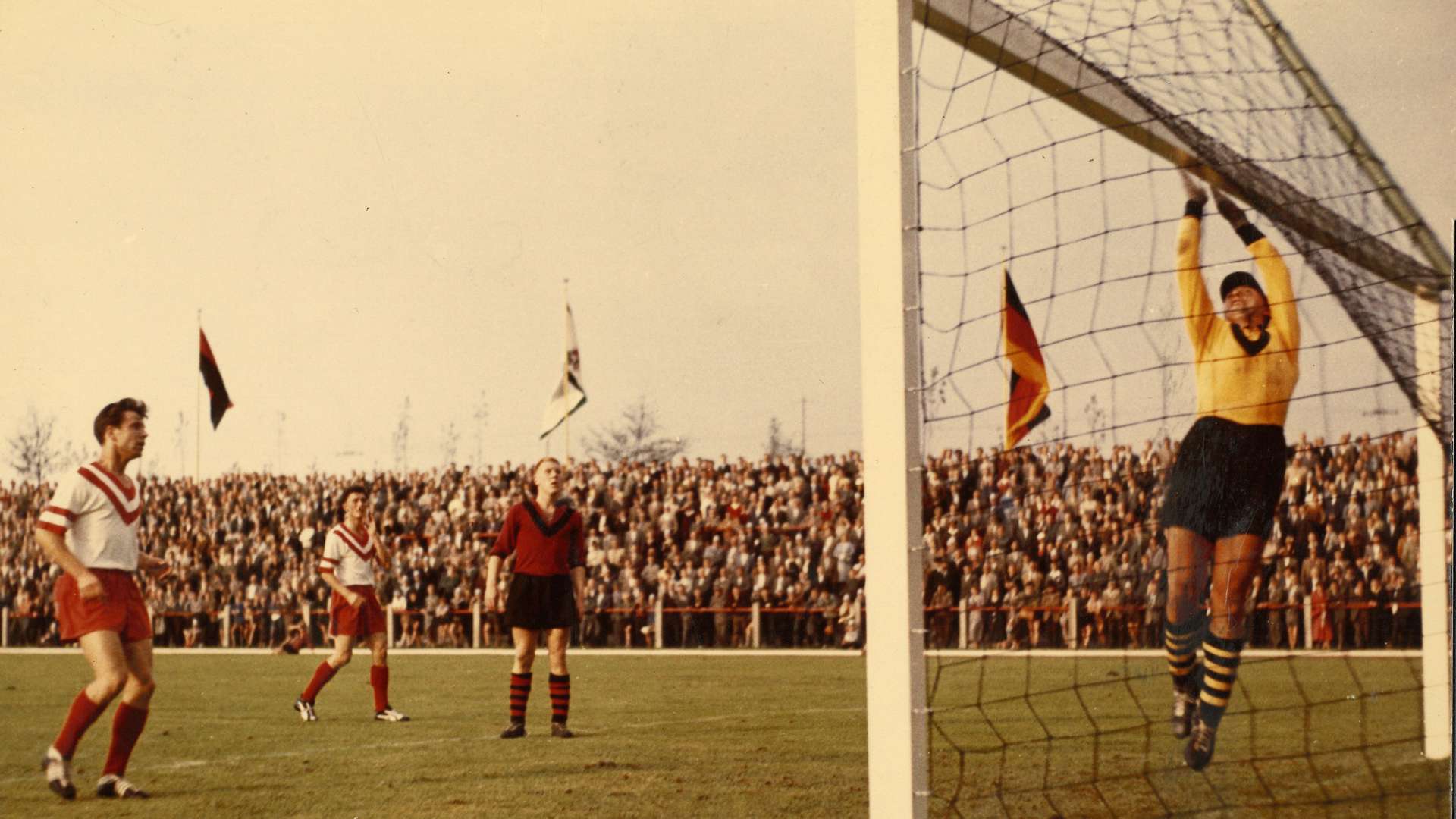 crop_19580802_Egon_Rosinki_Fredi_Mutz_vs_Steffen_Woeske_.jpg