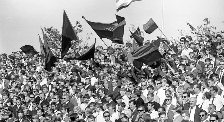 crop_19670924_Fans_2.jpg