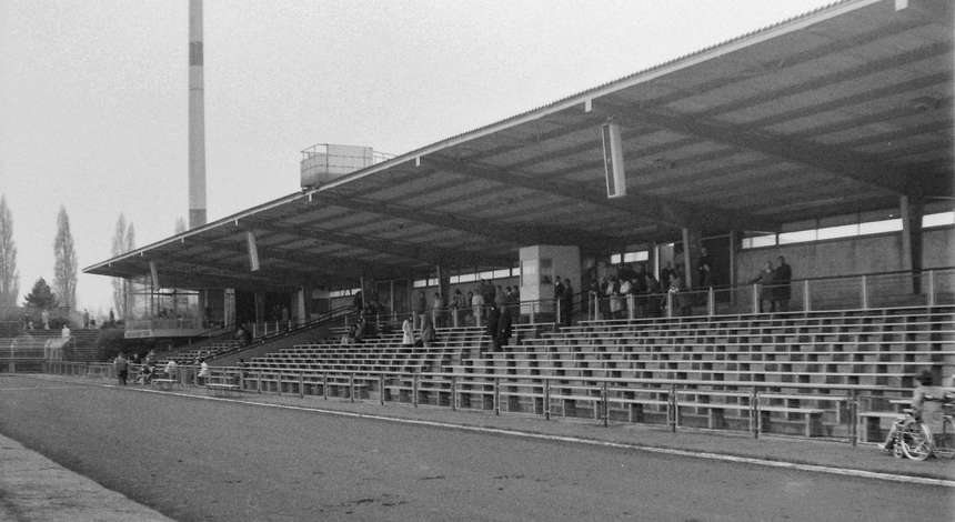 crop_19720416_Westtribuene_Ulrich_Haberland_Stadion.jpg