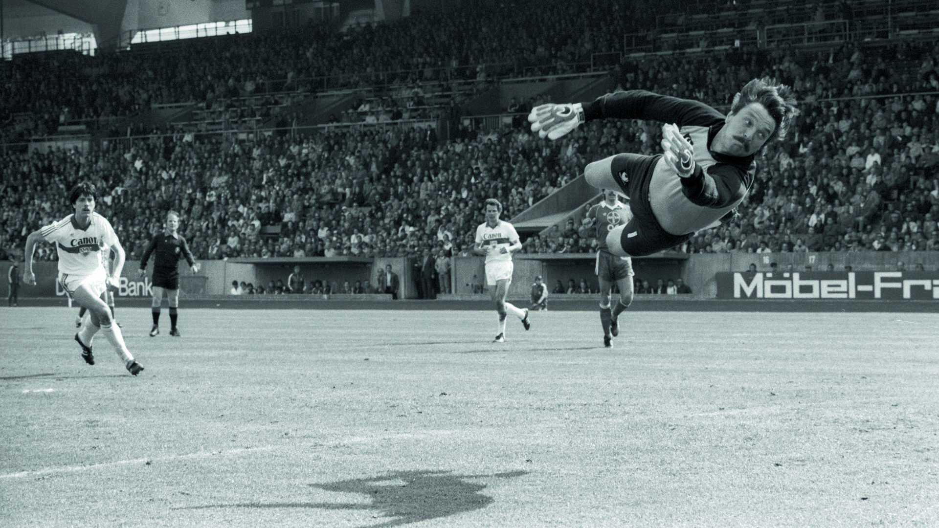 crop_19810418_VFB_B04_Bockholt_Hoerster_vs_Joachim_Loew_Hermann_Ohlicher_imago.jpg
