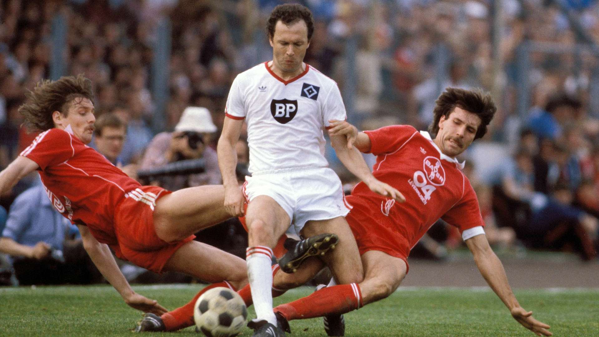 crop_19810509_B04_HSV_Gelsdorf_Hoerster_vs_Franz_Beckenbauer_imago.jpg