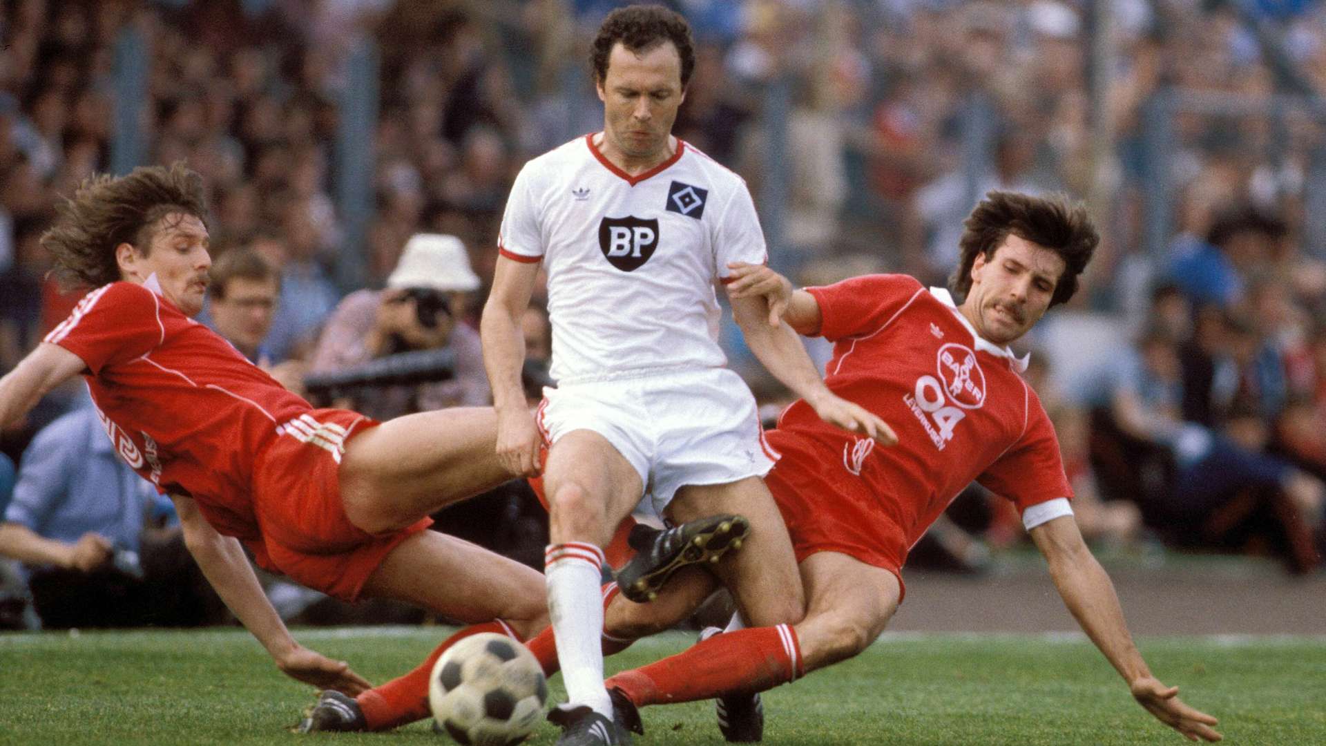 crop_19810509_B04_HSV_Gelsdorf_Hoerster_vs_Franz_Beckenbauer_imago.jpg