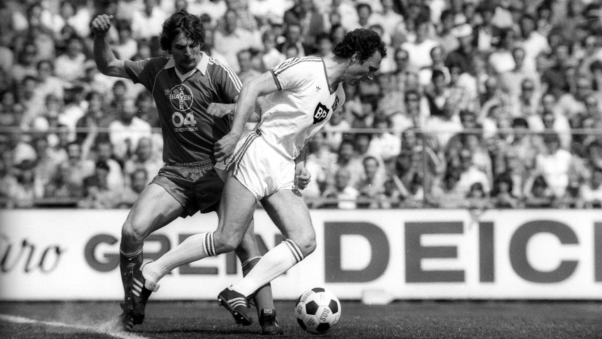 crop_19810509_B04_HSV_Peter_Szech_vs_Franz_Beckenbauer_imago.jpg