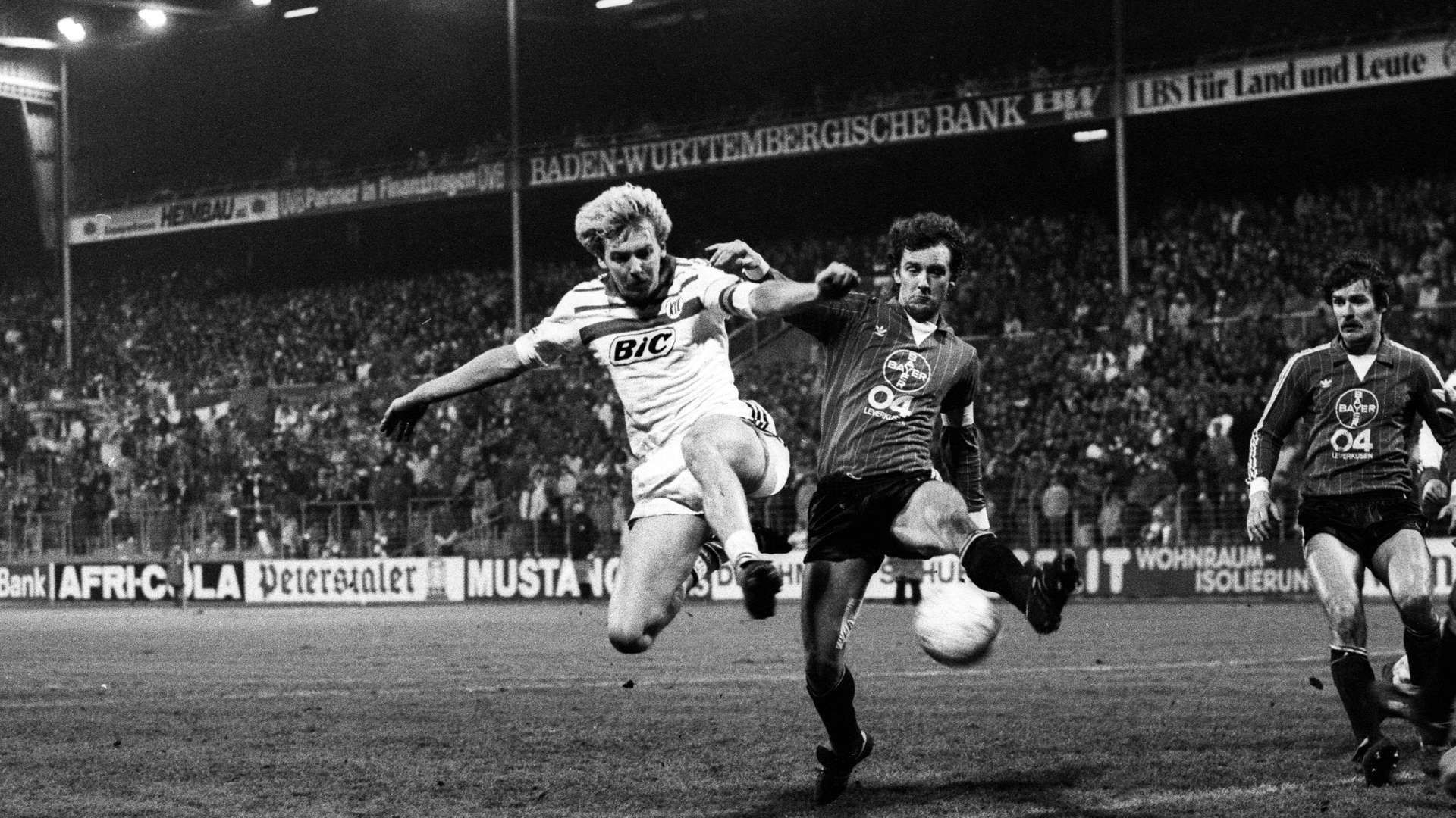 crop_19821204_Arne_Larsen_Oekland_Juergen_Gelsdorf_vs_Bold.jpg