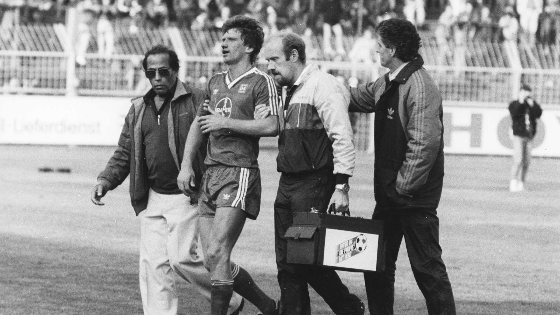 crop_19851026_Dr_Peter_Bohne_Christian_Schreier_Dieter_Trzolek_Erich_Ribbeck.jpg