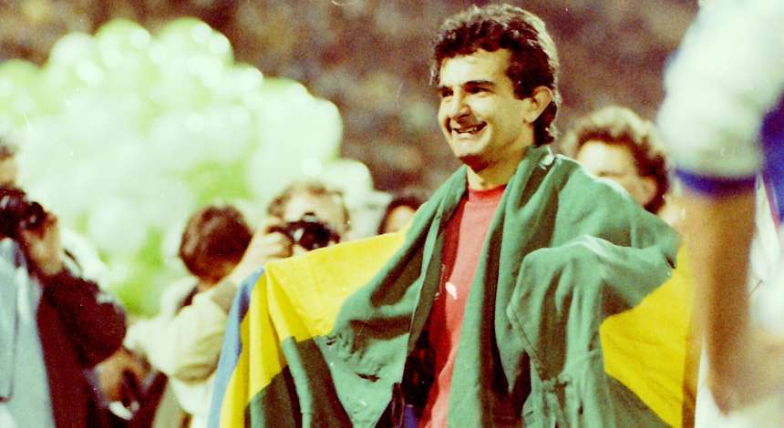 crop_19880518_116_Tita_mit_brasilianischer_Flagge.jpg