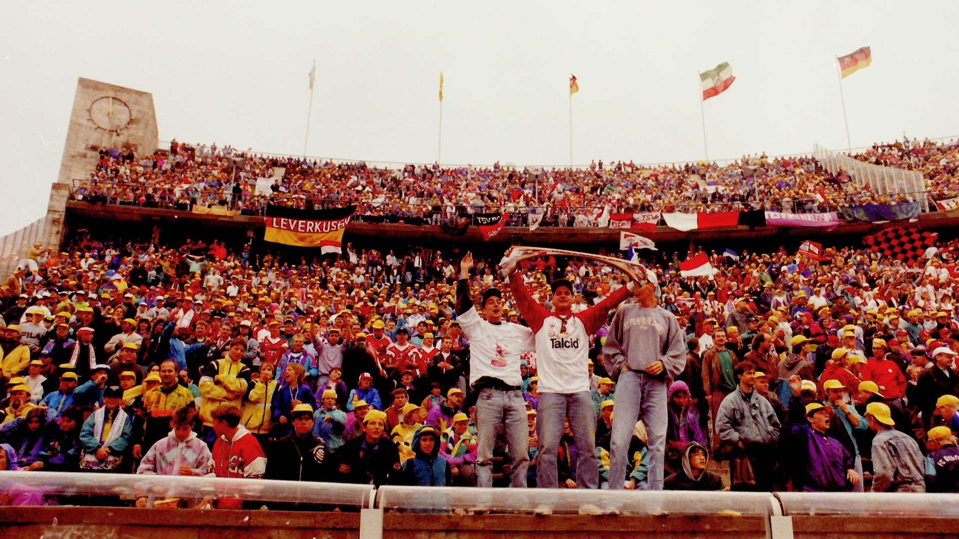 crop_19930612_014_Fans.jpg