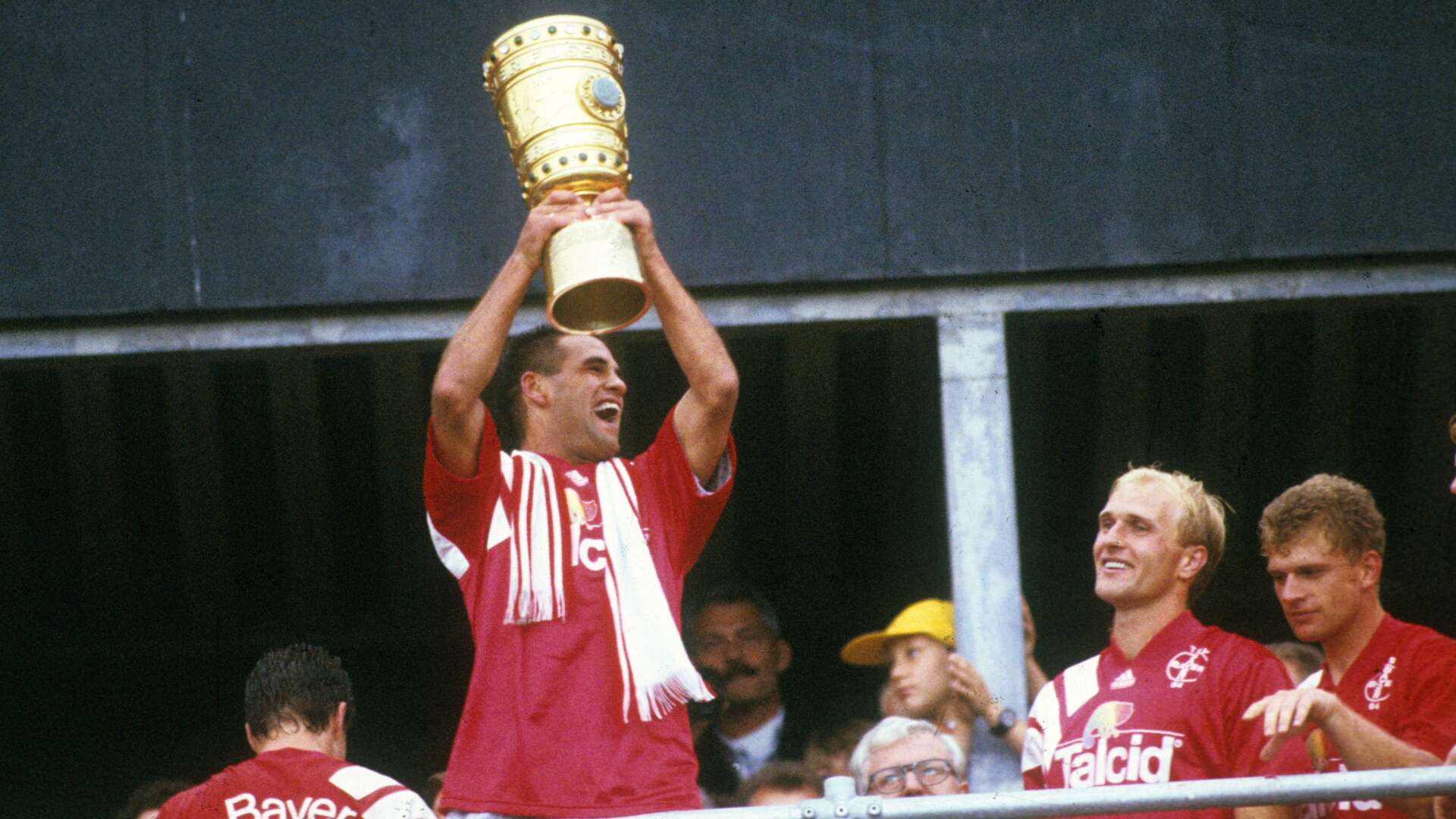 Ulf Kirsten nach dem DFB-Pokalsieg 1993