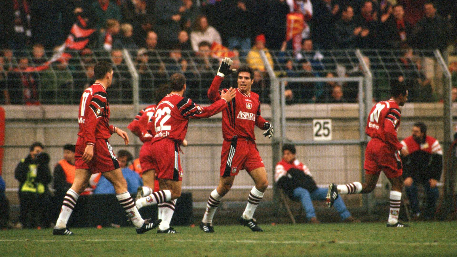 crop_19971220_B04_VFB_004.jpg