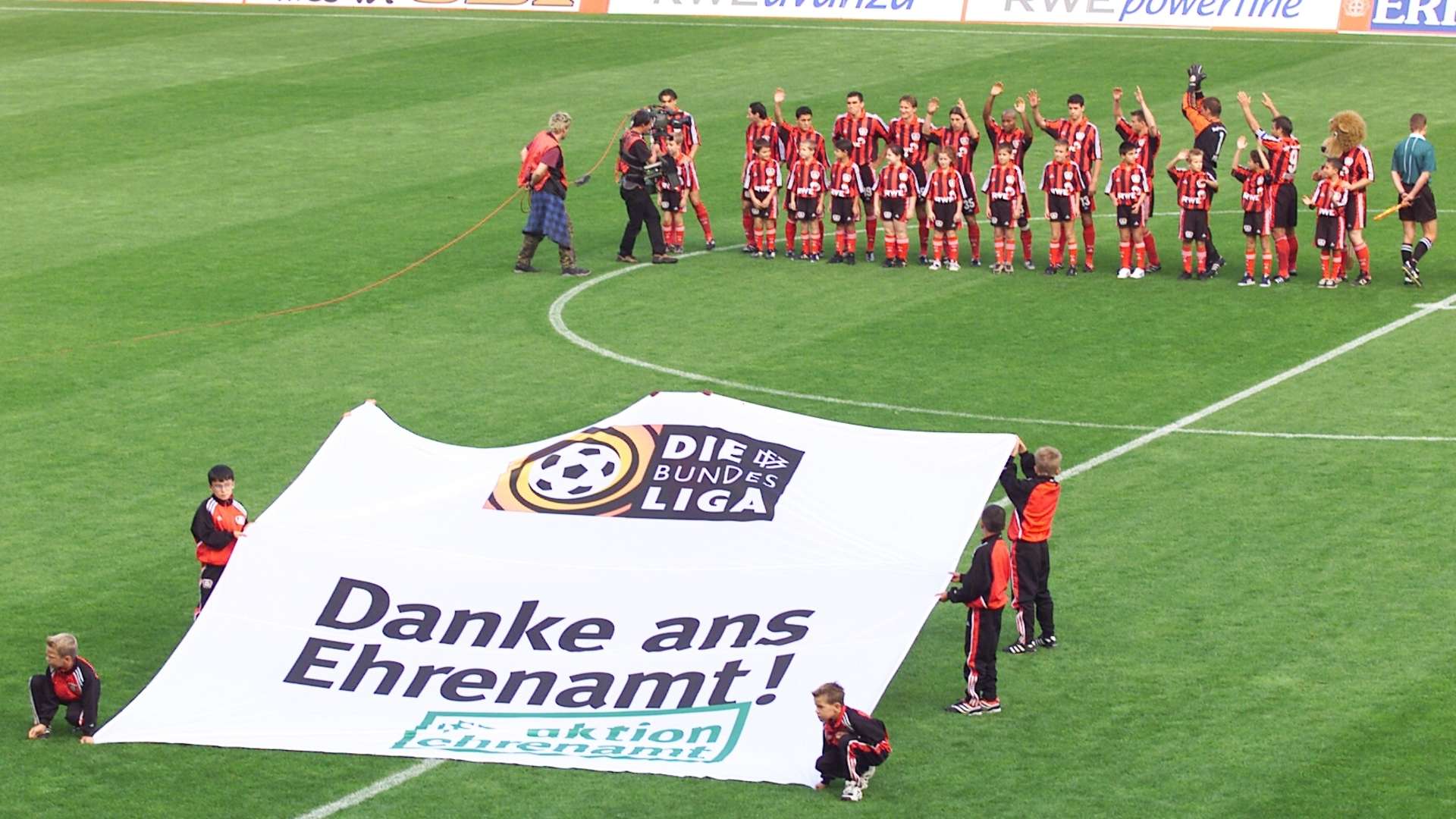 crop_20011020_B04_VFB_001.jpg
