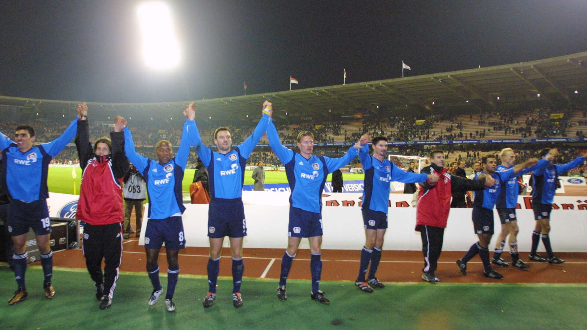 Vor 25 Jahren – Die Vize-Triple-Saison 2001/02 (November)