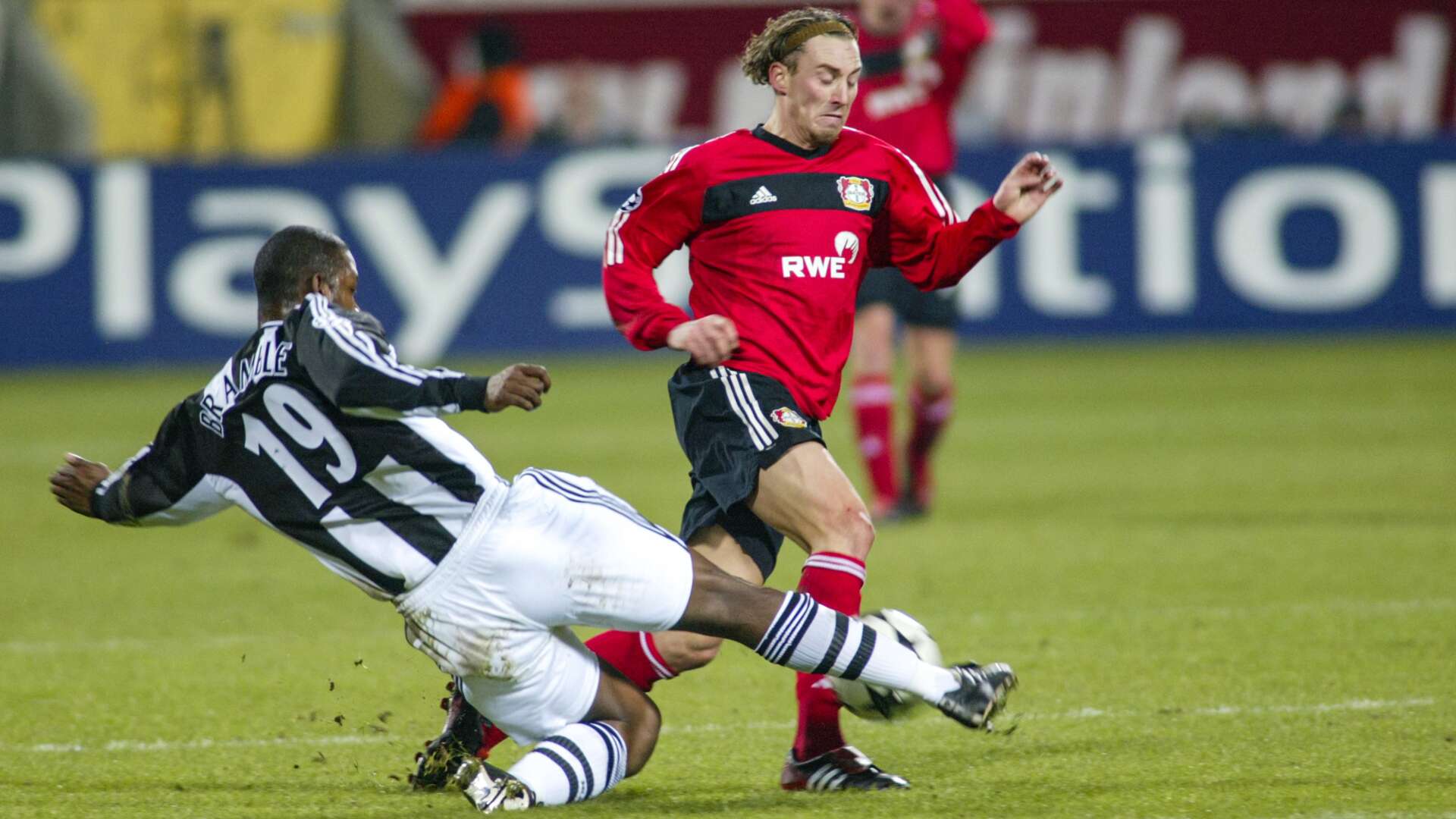 Bayer 04 Leverkusen gegen Newcastle United in der Saison 2002/03
