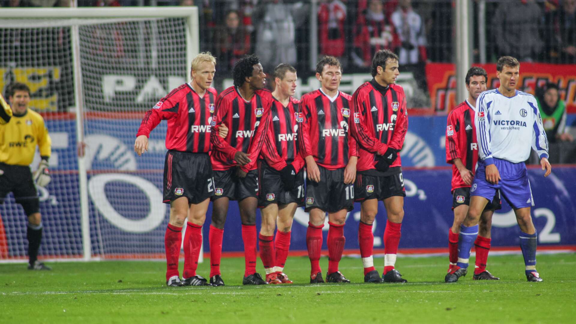 Carsten Ramelow, Roque Junior, Jacek Kryznowek, Paul Freier, Dimitar Berbatov und Robson Ponte
