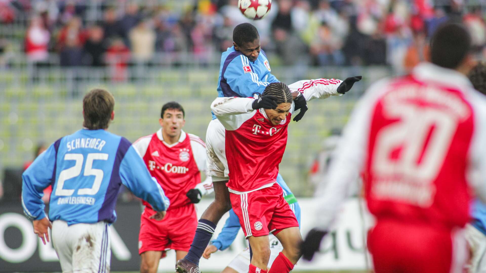Juan gegen den Bayern-Stürmer Guerrero