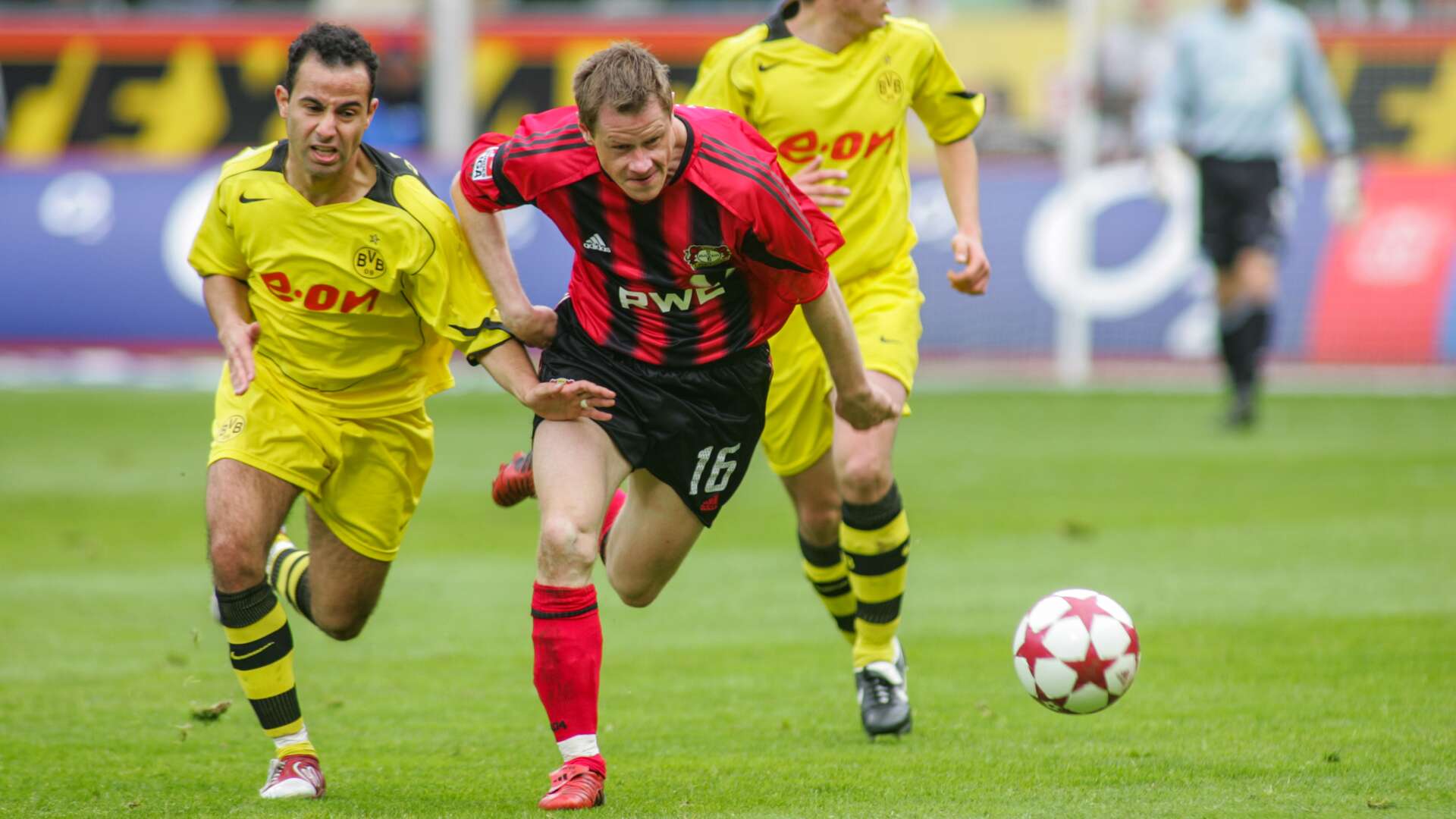 Jacek Krzynowek gegen den Dortmunder Gambino