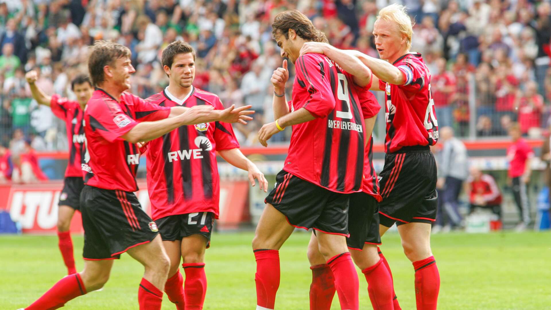 Dimitar Berbatov, Bernd Schneider, Gonzalo Castro und Carsten Ramelow