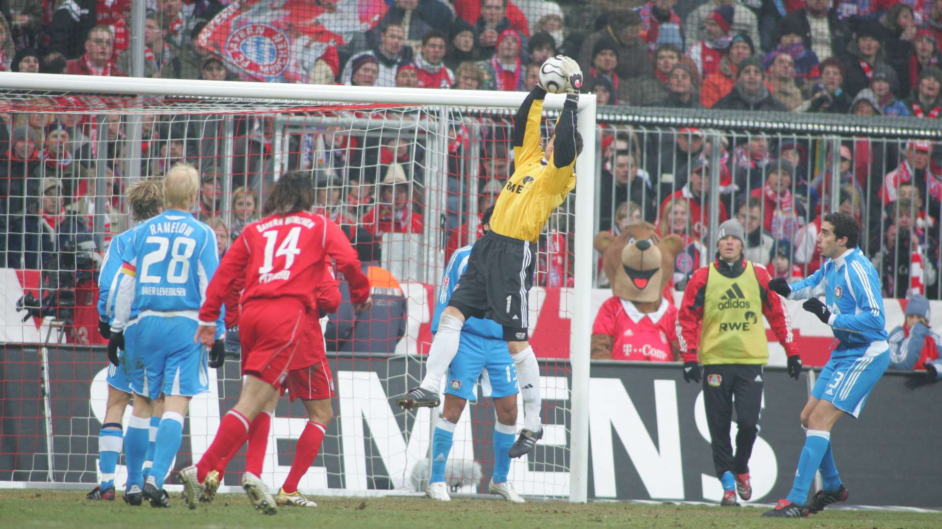 crop_20060204_FCB_B04_011.jpg