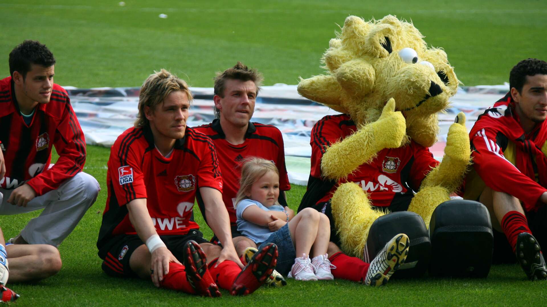 Clemens Fritz, hier mit Tranquillo Barnetta, Bernd Schneider und Ahmed Madouni