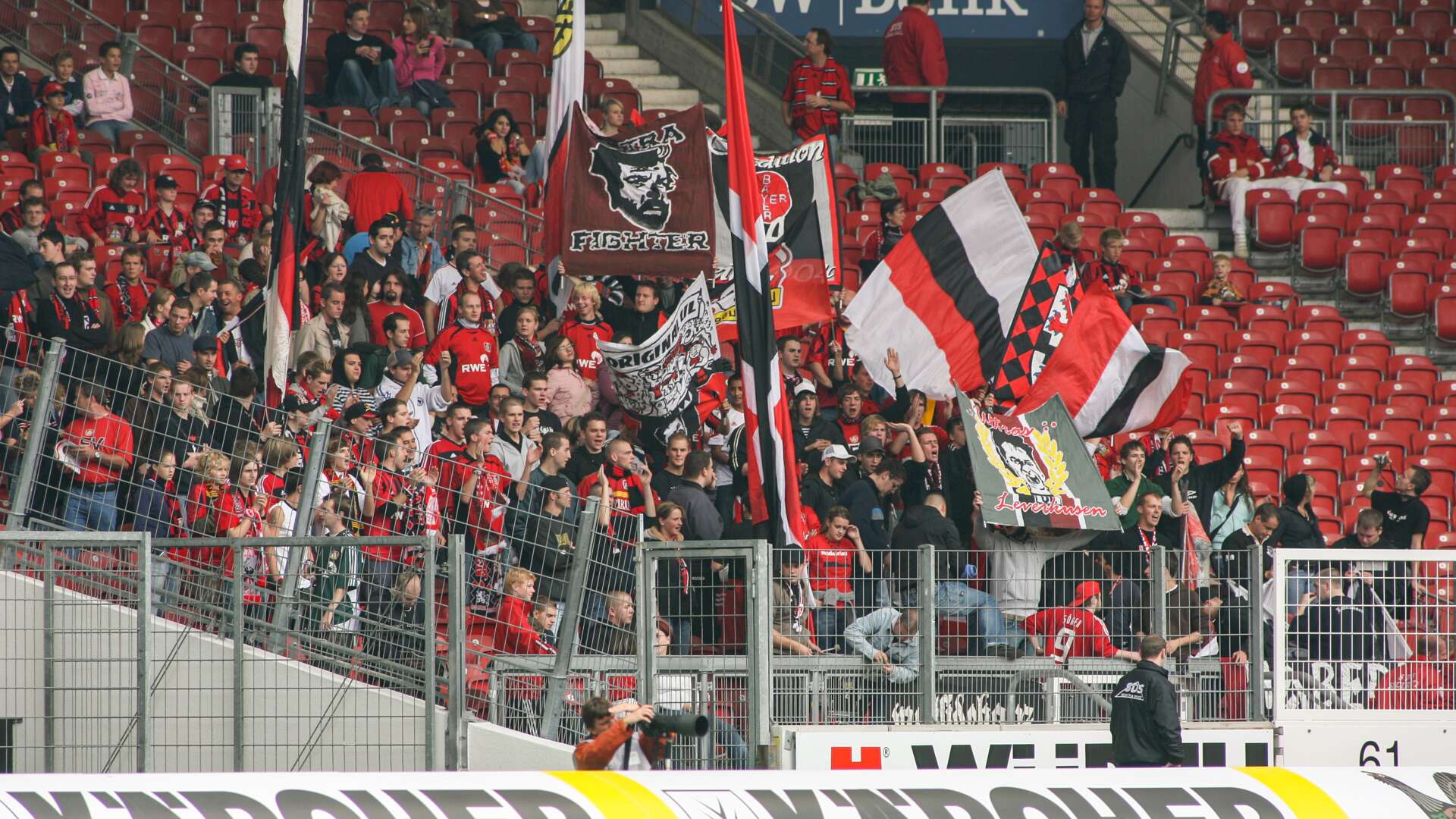 Bayer 04-Fans in Stuttgart