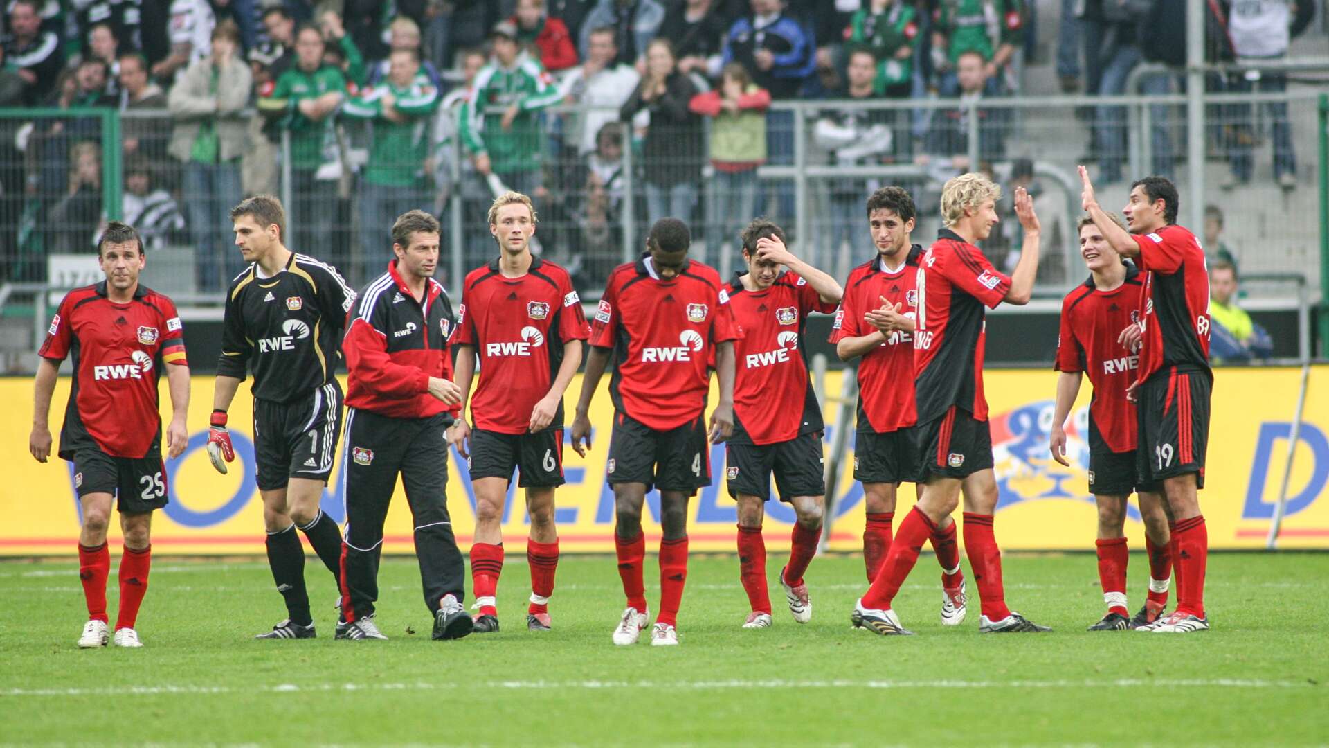 Werkself nach dem Spiel