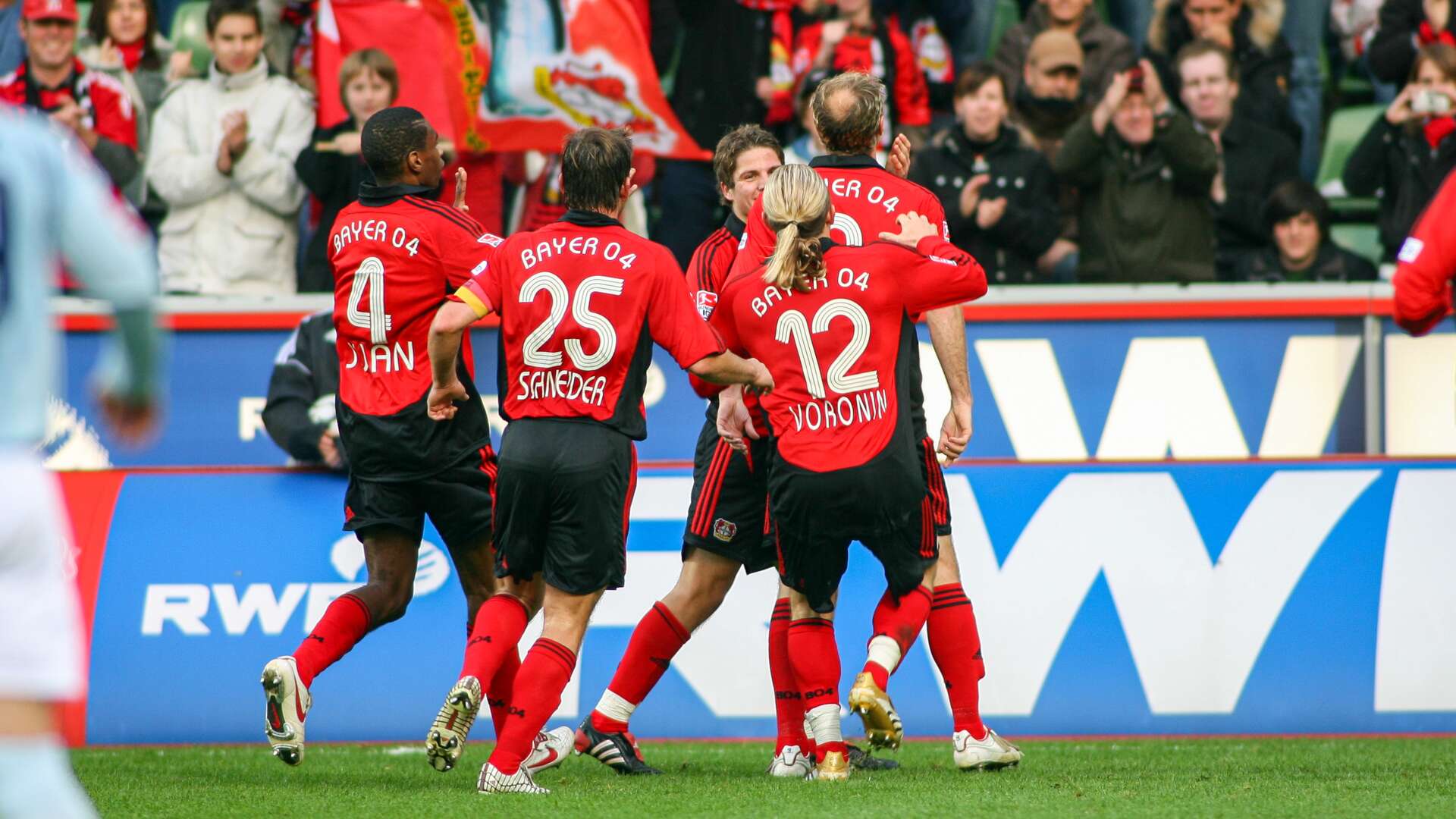 Werkself beim Torjubel