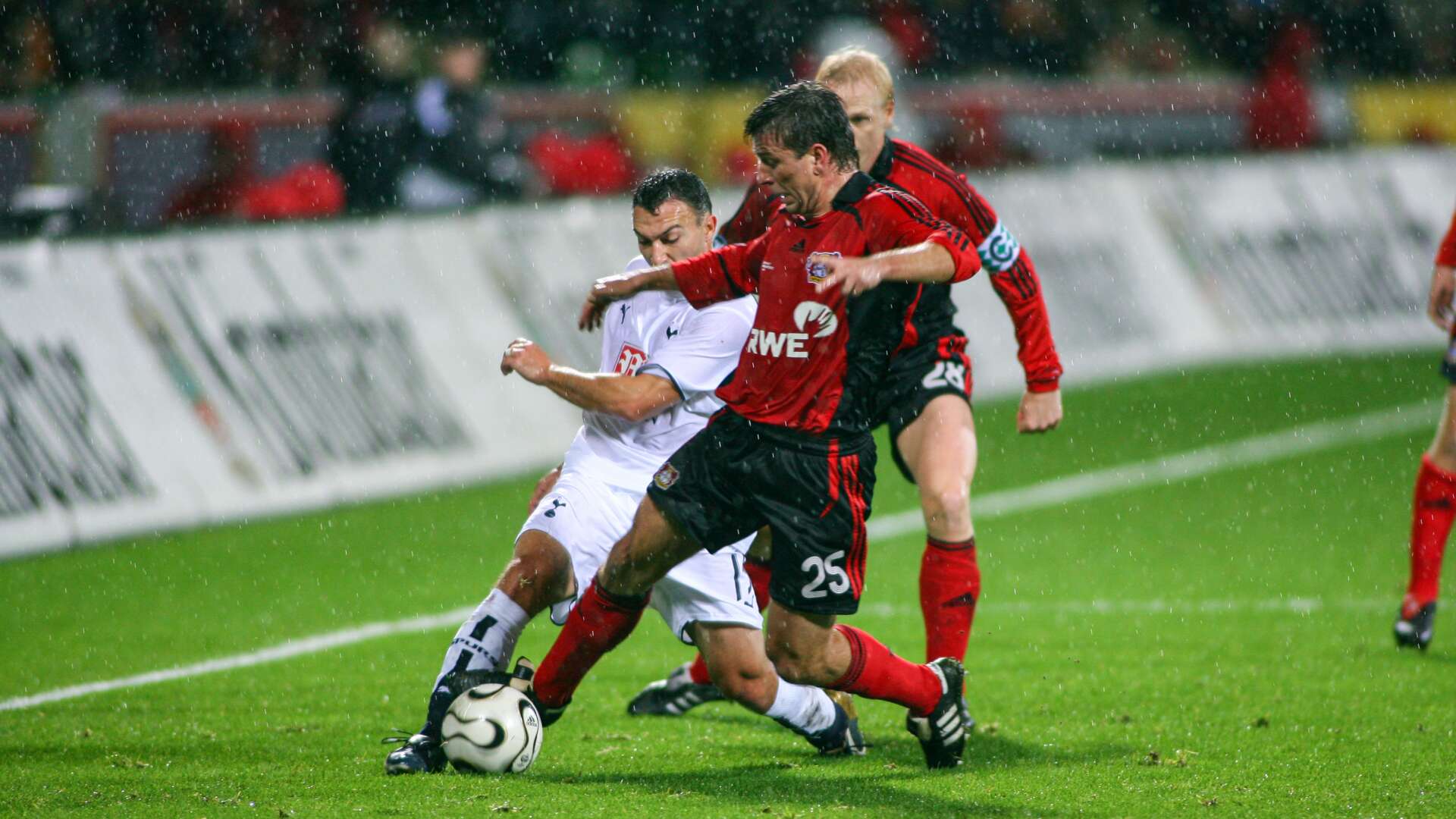 Bernd Schneider gegen Malbranque