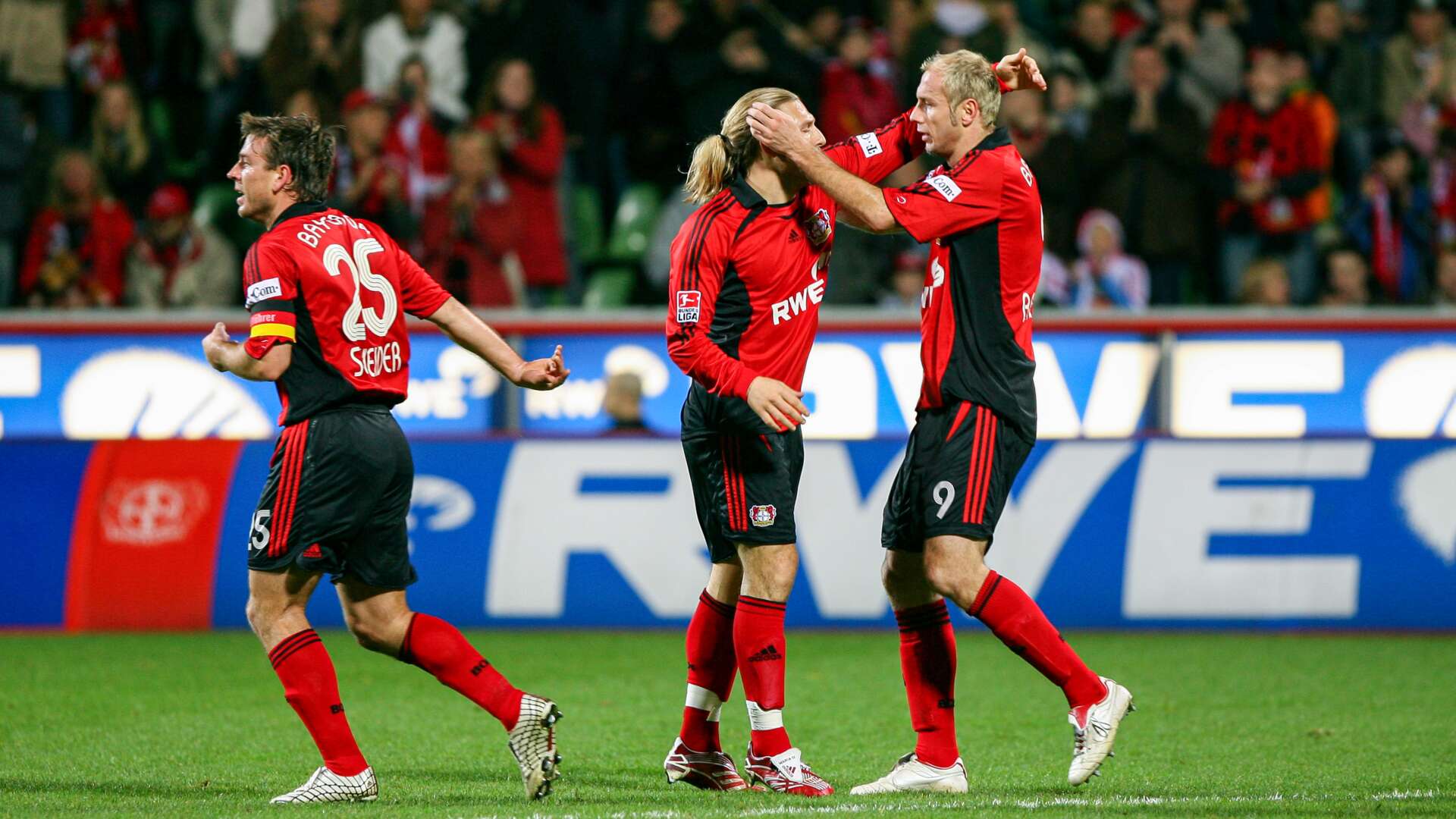 Sergej Barbarez, Bernd Schneider und Andrey Voronin