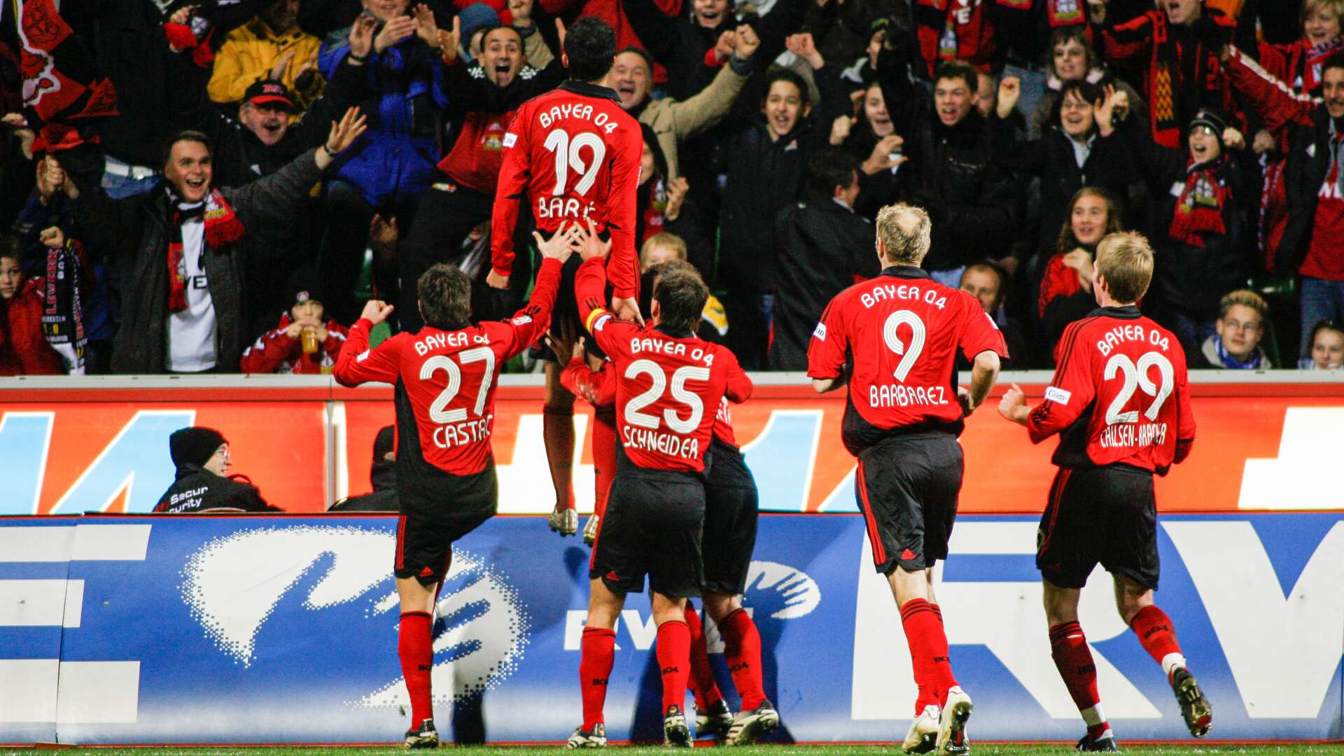 Werkself beim Torjubel