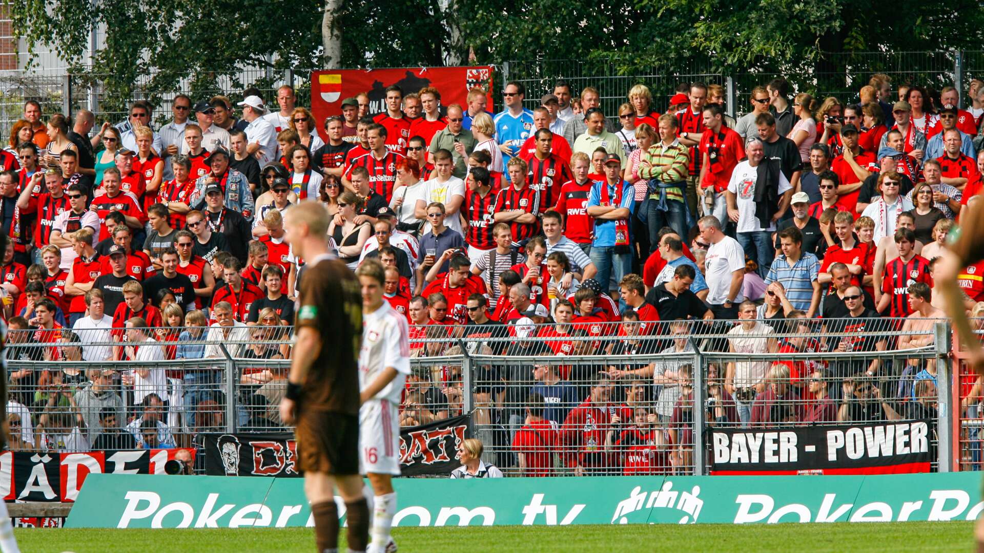 Bayer 04-Fans auf St. Pauli