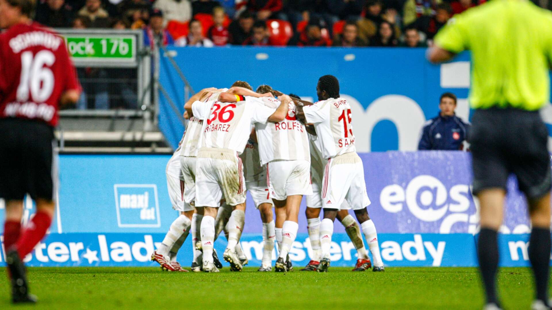 Werkself beim Torjubel